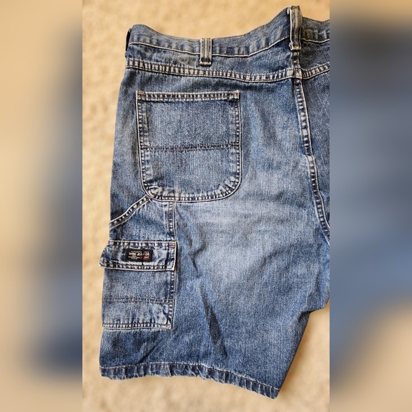 ​Wrangler Rugged Wear Authentic Issue Denim Cargo Shorts Men's Size 42 Workwear - Picture 7 of 10